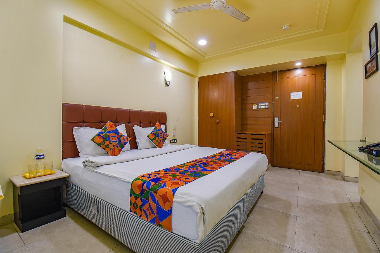 Fabhotel Sr Wakad - Nr Mall Of Millenium 3*