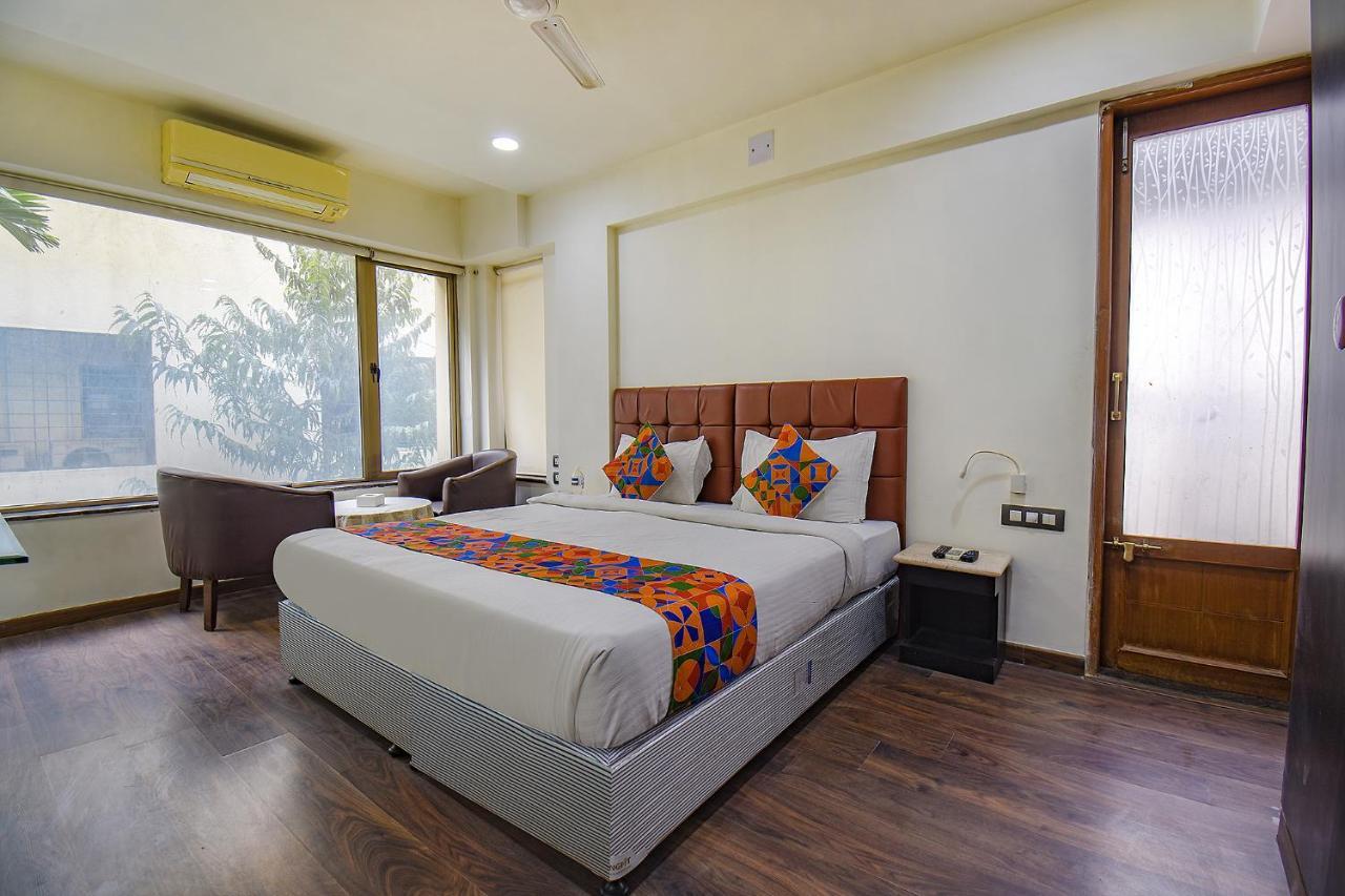 Fabhotel Sr Wakad - Nr Mall Of Millenium Hotel 3*