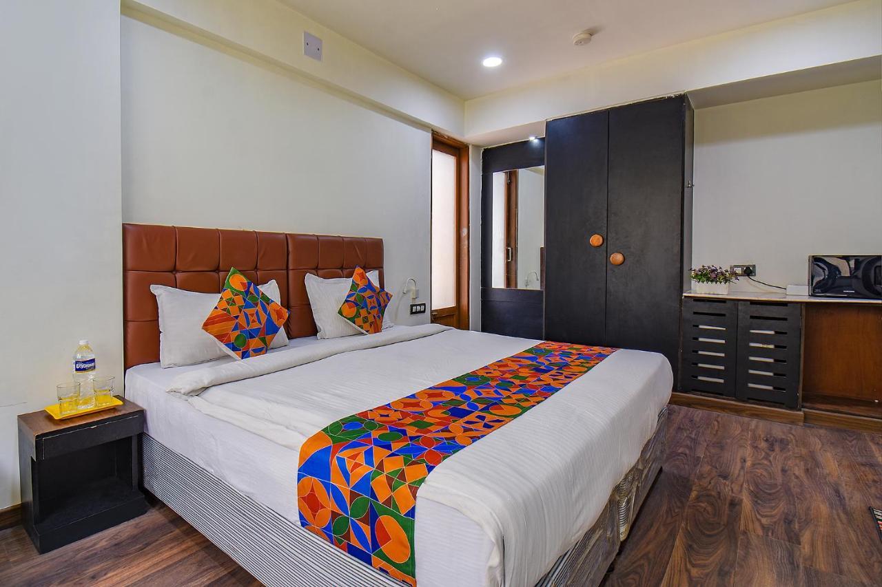 Hotel Fabhotel Sr Wakad - Nr Mall Of Millenium 3*