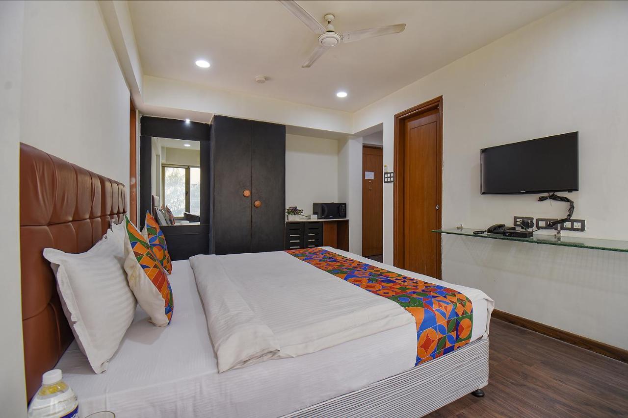 Hotel Fabhotel Sr Wakad - Nr Mall Of Millenium Pimpri-Chinchwad