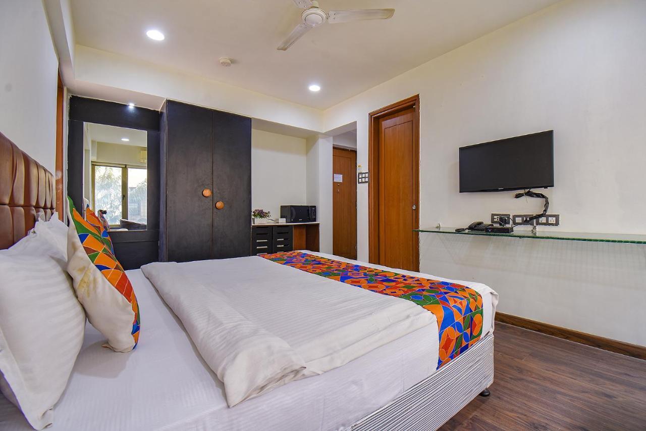 Hotel Fabhotel Sr Wakad - Nr Mall Of Millenium Pimpri-Chinchwad