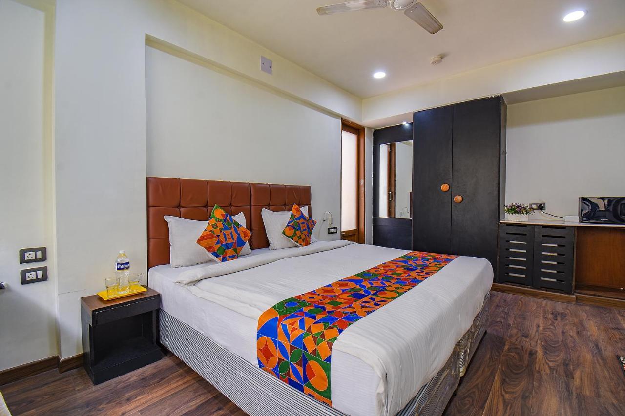 Fabhotel Sr Wakad - Nr Mall Of Millenium Hotel 3*